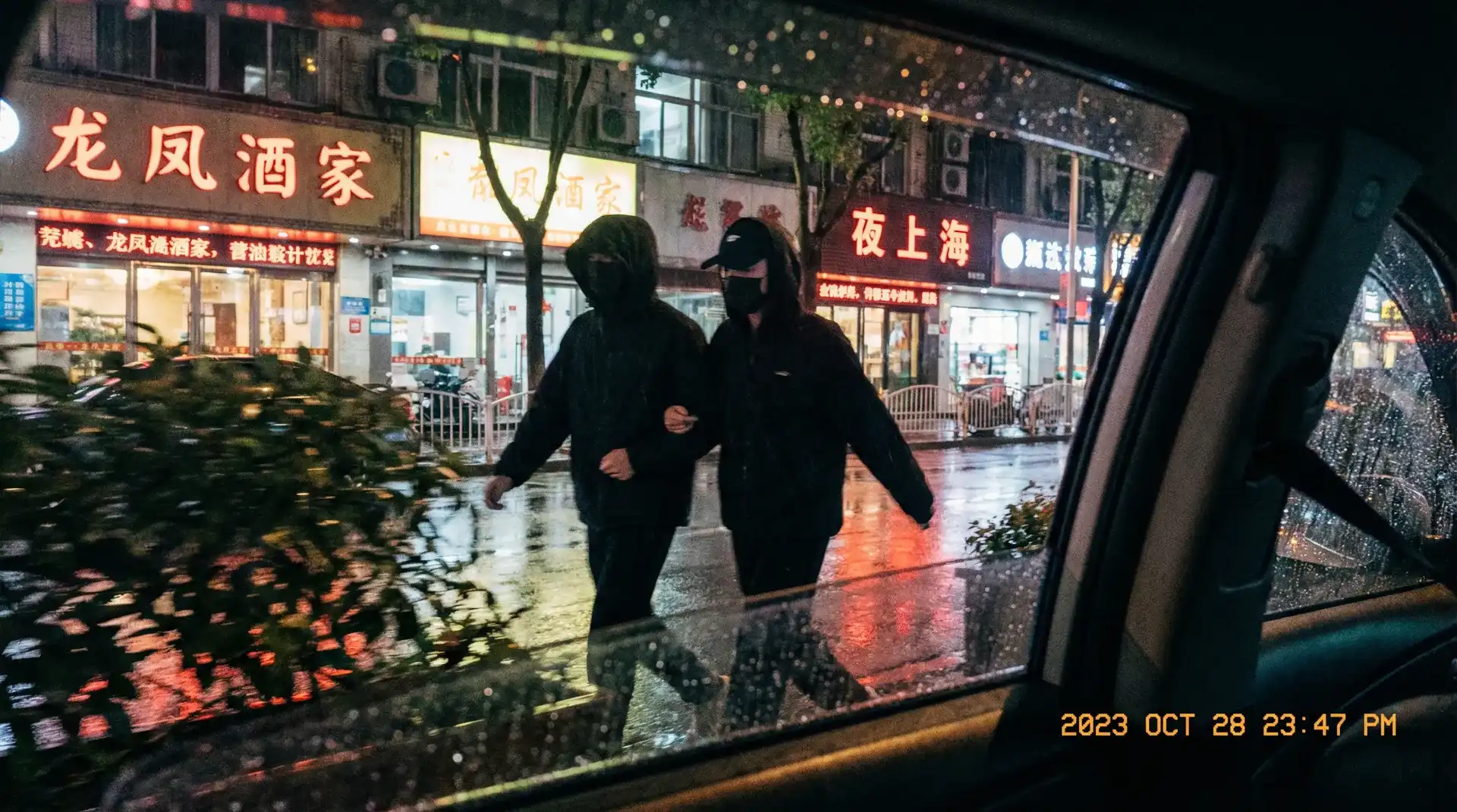 海角爆料-网红黑料速递|独家揭秘|热门事件曝光 - 顶流明星深夜密会现场抓拍照片